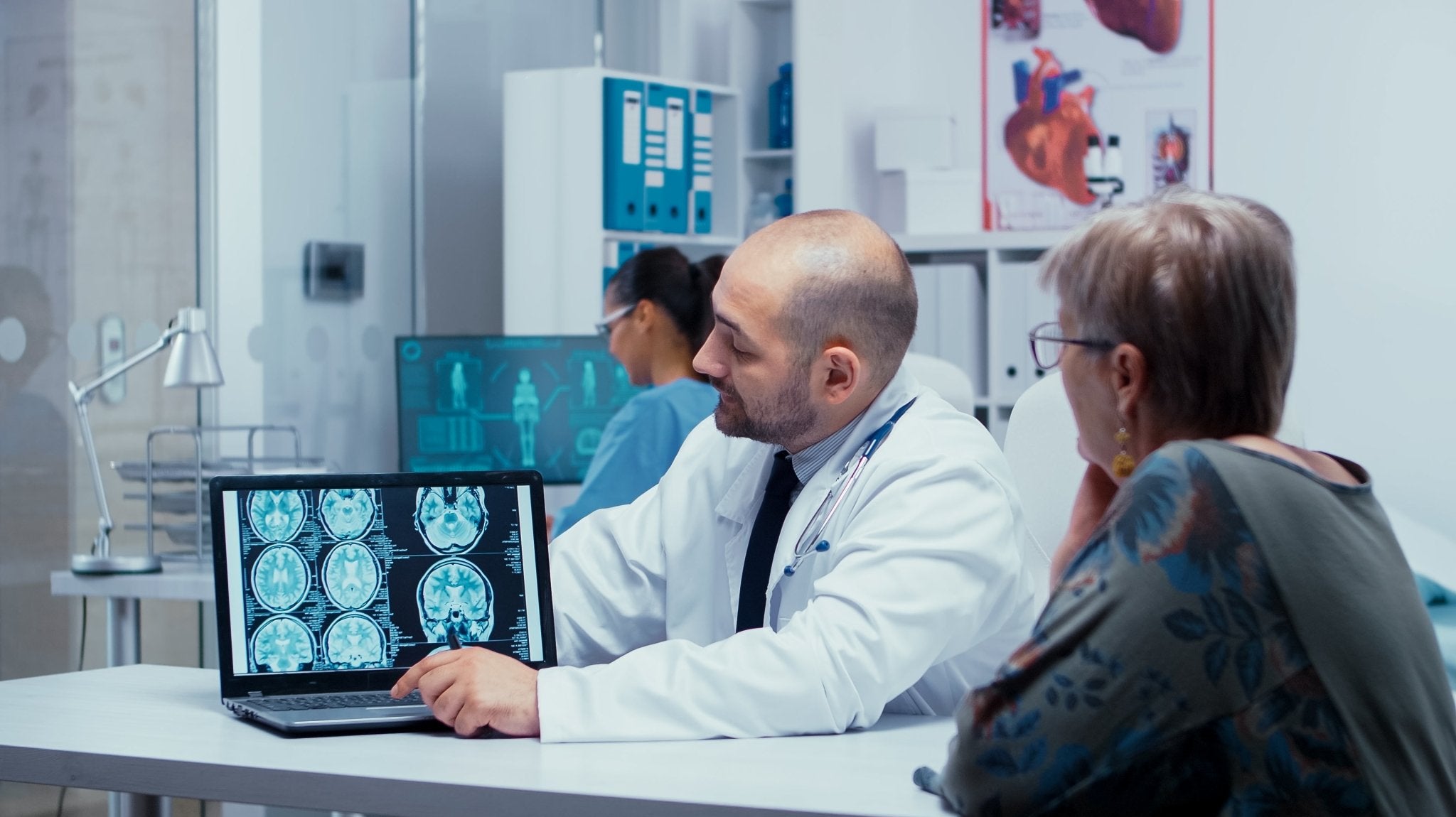 É possível prever o risco de demência de Alzheimer através de informações demográficas? - IBNeuro